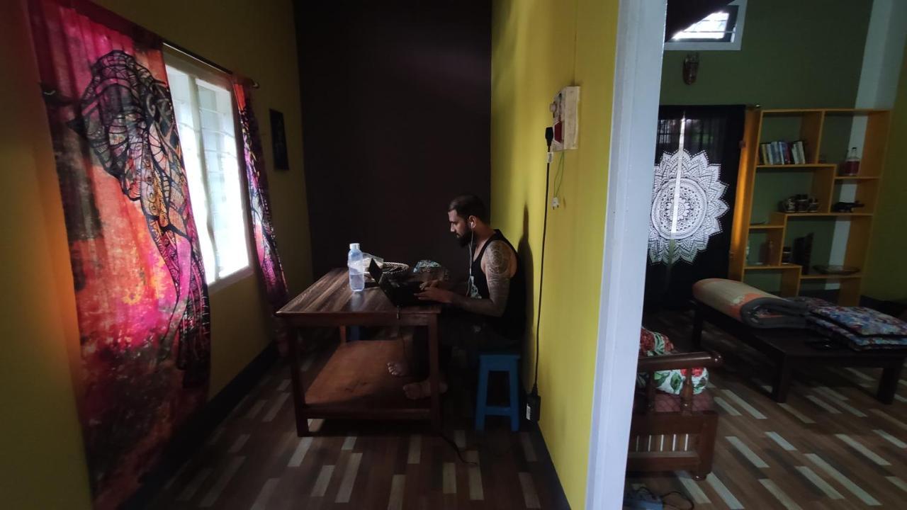 Stargaze Backpackers Hostel Гувахати Экстерьер фото