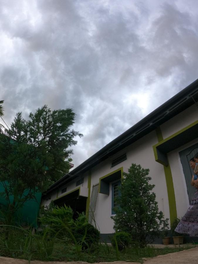 Stargaze Backpackers Hostel Гувахати Экстерьер фото