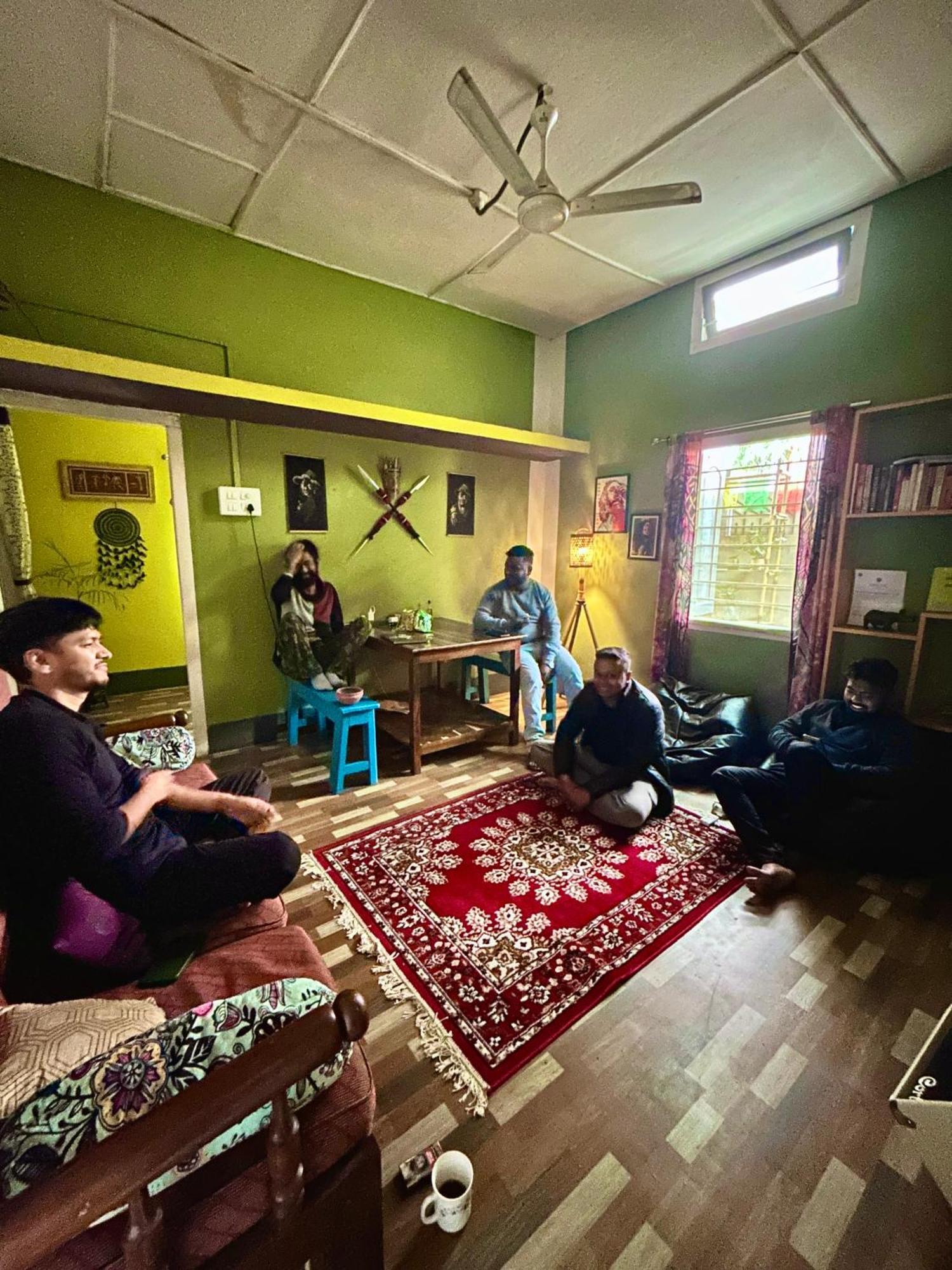 Stargaze Backpackers Hostel Гувахати Экстерьер фото
